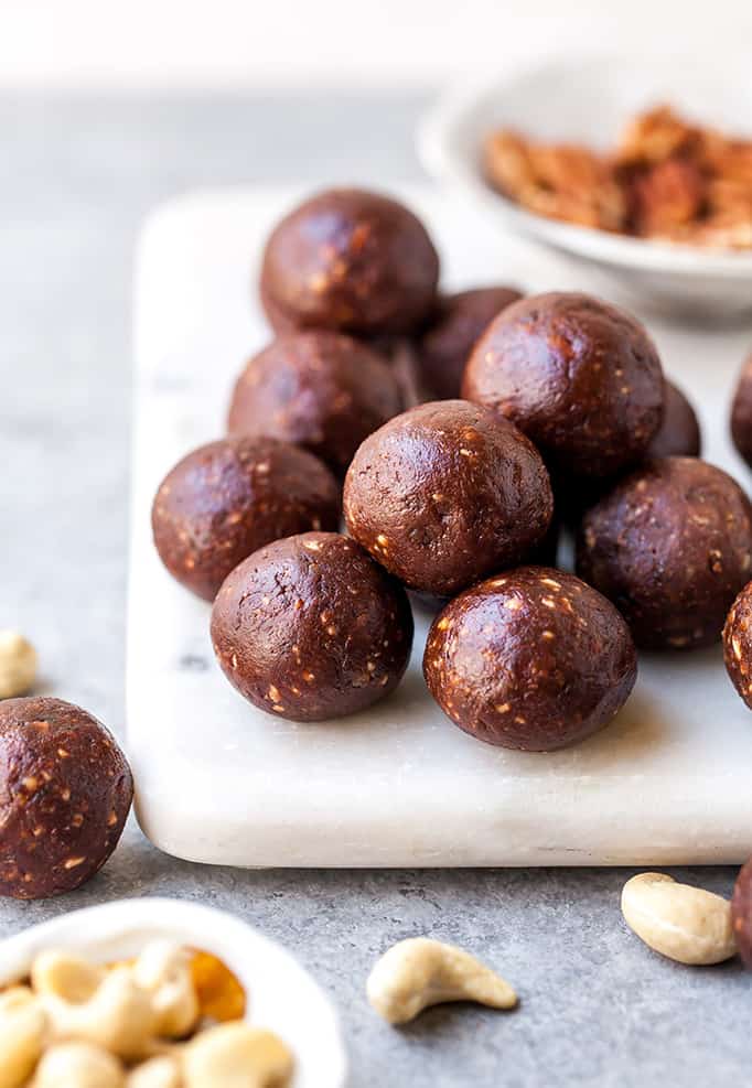 Chocolate Date Energy Balls Vegan And Paleo Joyfoodsunshine