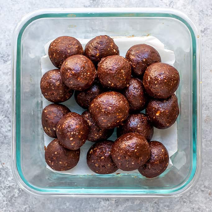 Chocolate Date Energy Balls (Vegan & Paleo) - JoyFoodSunshine