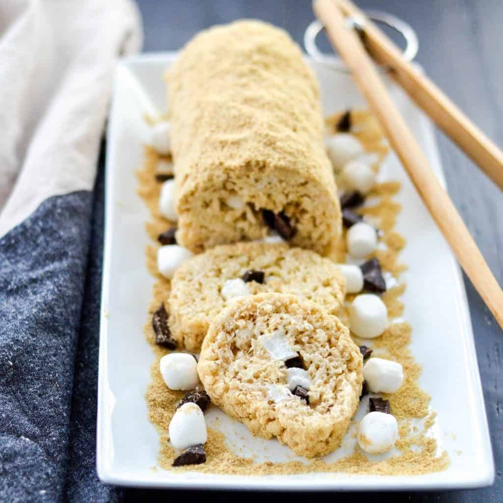 Dessert Sushi (Rice Krispie Roll Cake) - JoyFoodSunshine