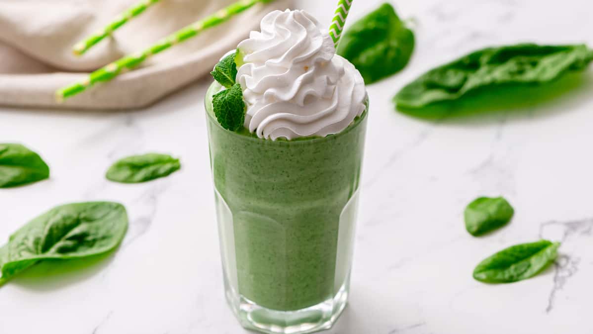 https://joyfoodsunshine.com/wp-content/uploads/2017/03/healthy-shamrock-shake-recipe-16x9-1.jpg