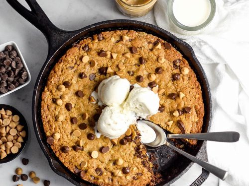 Skillet Chocolate Chip Cookies - Healthy Hacks