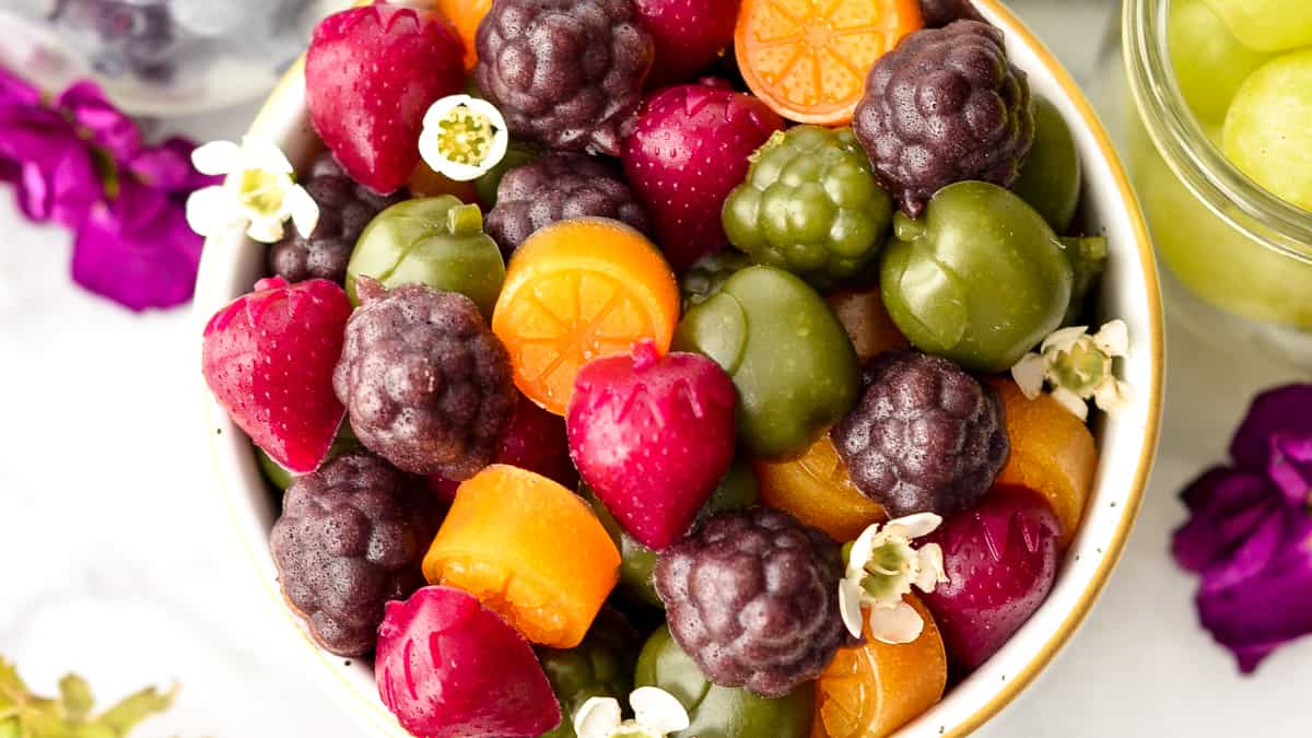 https://joyfoodsunshine.com/wp-content/uploads/2017/08/healthy-homemade-fruit-snacks-recipe-16x9-1.jpg