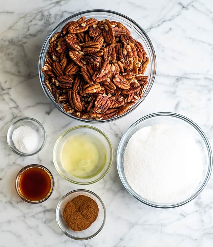 visão geral dos ingredientes desta receita de canela cristalizada de nozes pecans de açúcar