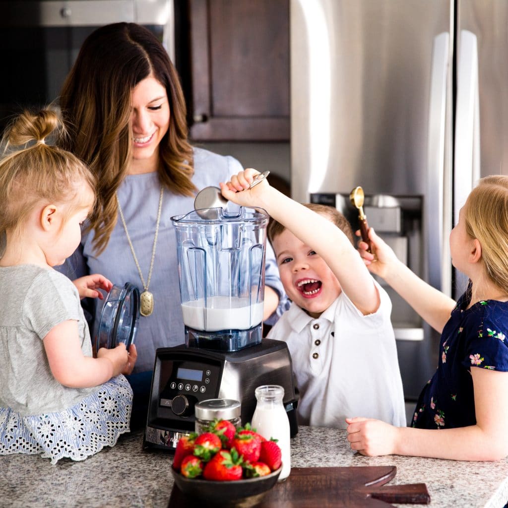 mom making smoothies with her kids