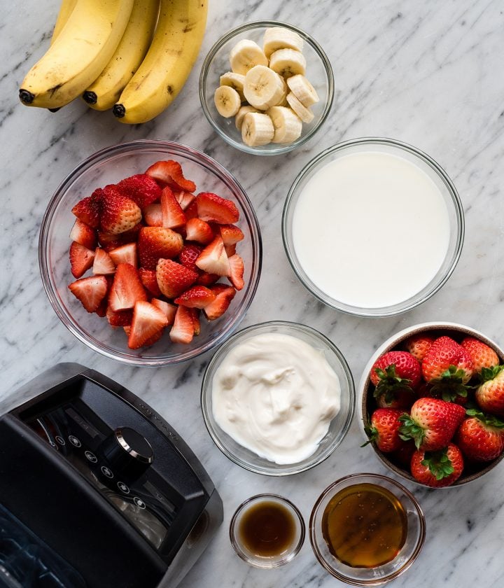 photo of the ingredients in this strawberry banana smoothie recipe