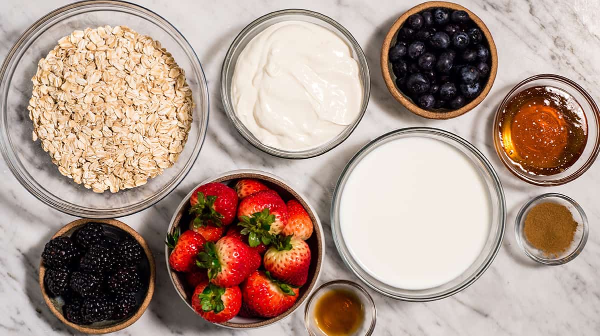 https://joyfoodsunshine.com/wp-content/uploads/2019/03/overnight-oats-with-yogurt-ingredients.jpg