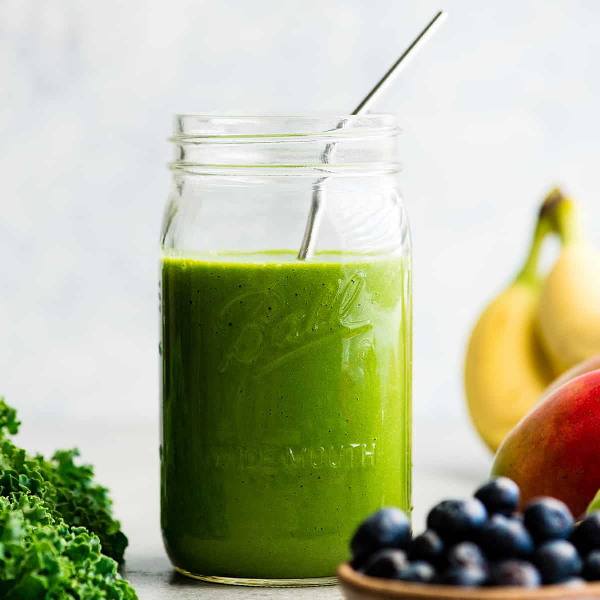 green smoothie recipe featured