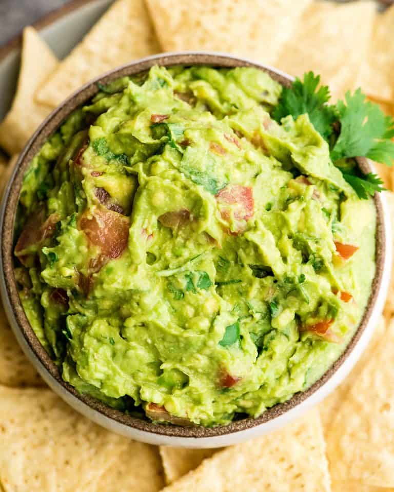 Easy Guacamole Recipe (5 Minutes) - JoyFoodSunshine