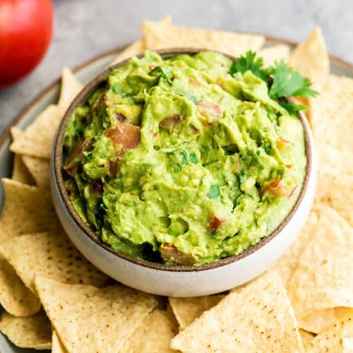 Easy Guacamole Recipe (5 Minutes) - JoyFoodSunshine