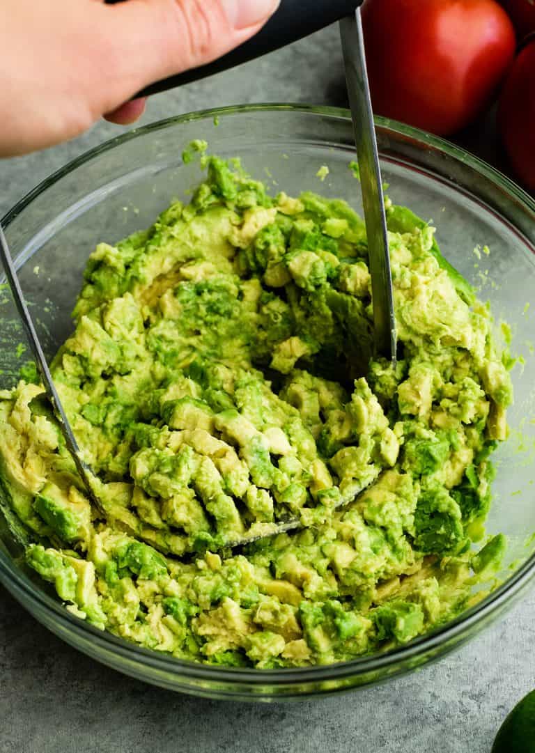 Easy Guacamole Recipe (5 Minutes) - JoyFoodSunshine
