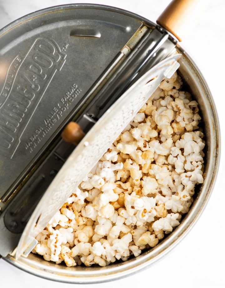 overhead view showing how to make kettle corn
