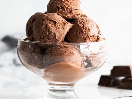 https://joyfoodsunshine.com/wp-content/uploads/2020/06/homemade-chocolate-ice-cream-recipe-7-500x375.jpg