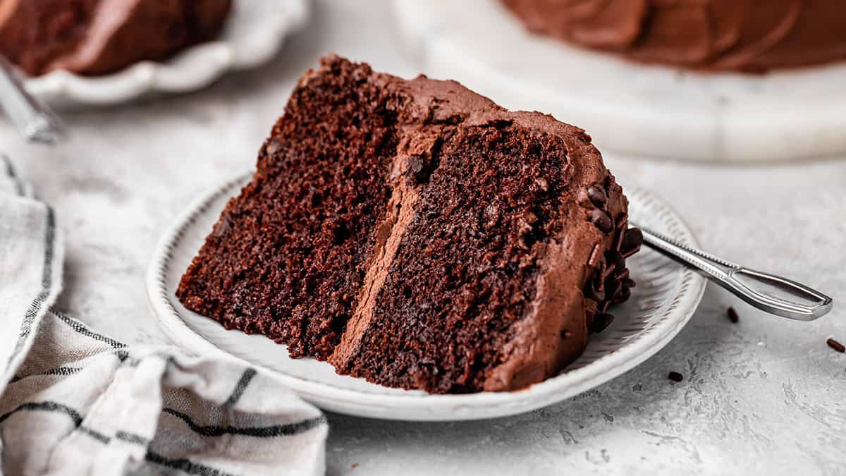 https://joyfoodsunshine.com/wp-content/uploads/2020/08/best-chocolate-cake-recipe-from-scratch-16x9-1.jpg