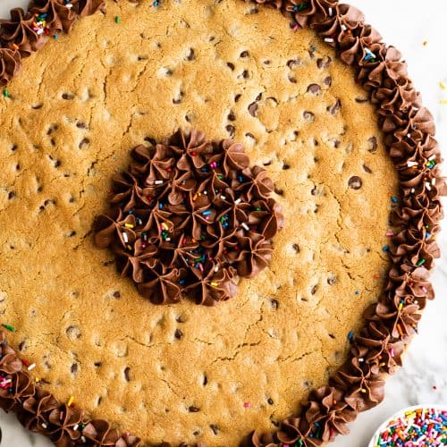 https://joyfoodsunshine.com/wp-content/uploads/2020/12/chocolate-chip-cookie-cake-recipe-4-500x500.jpg