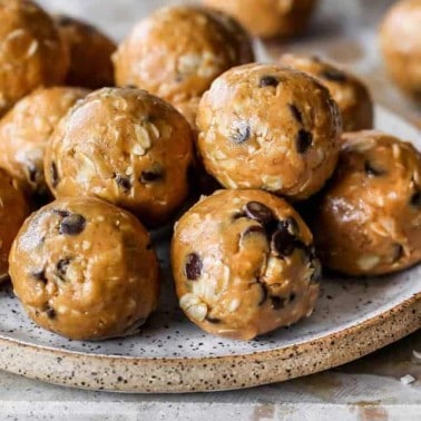 cropped-peanut-butter-energy-balls-1.jpg