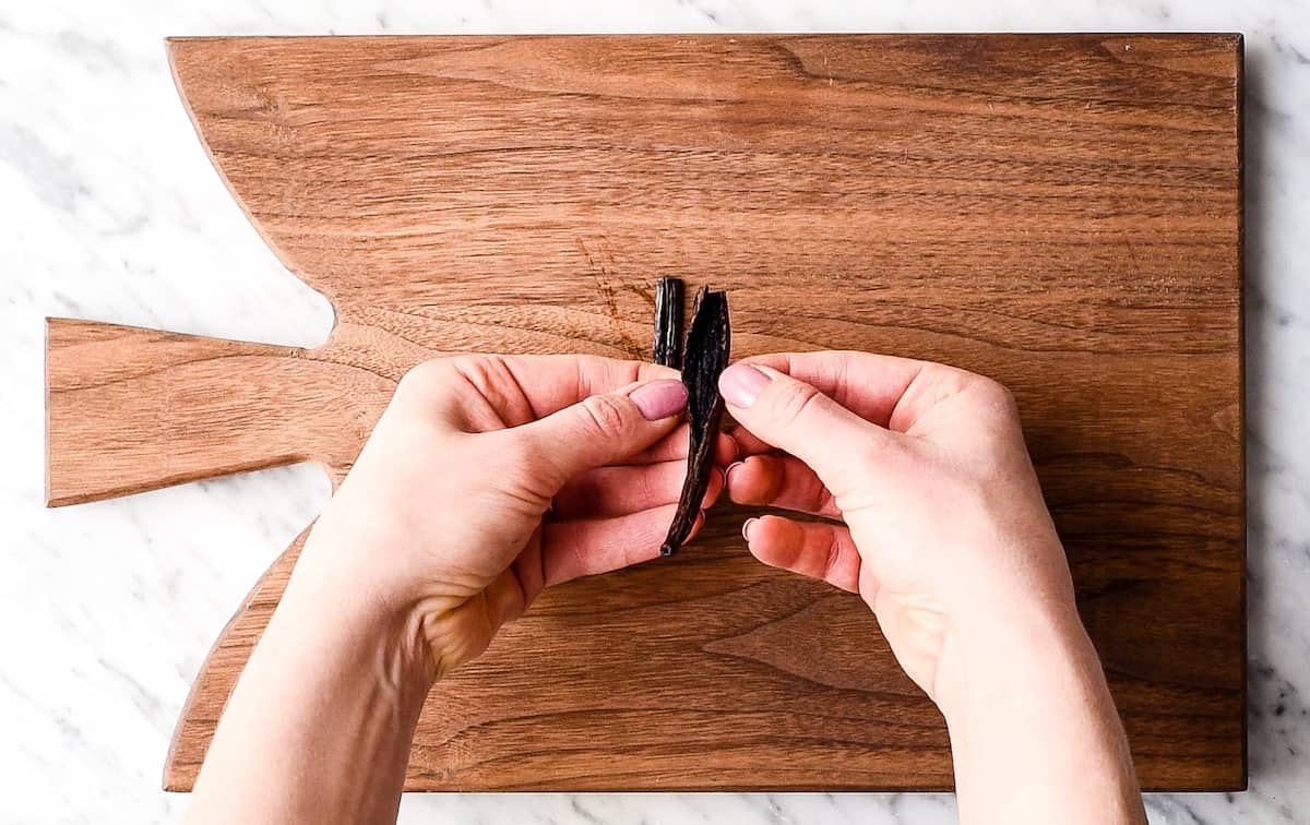 photo showing how to cut a vanilla bean
