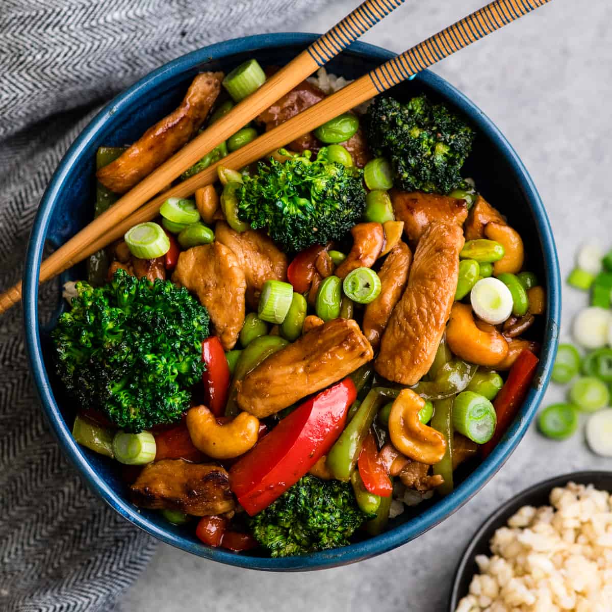 https://joyfoodsunshine.com/wp-content/uploads/2021/10/cashew-chicken-stir-fry-recipe-6.jpg