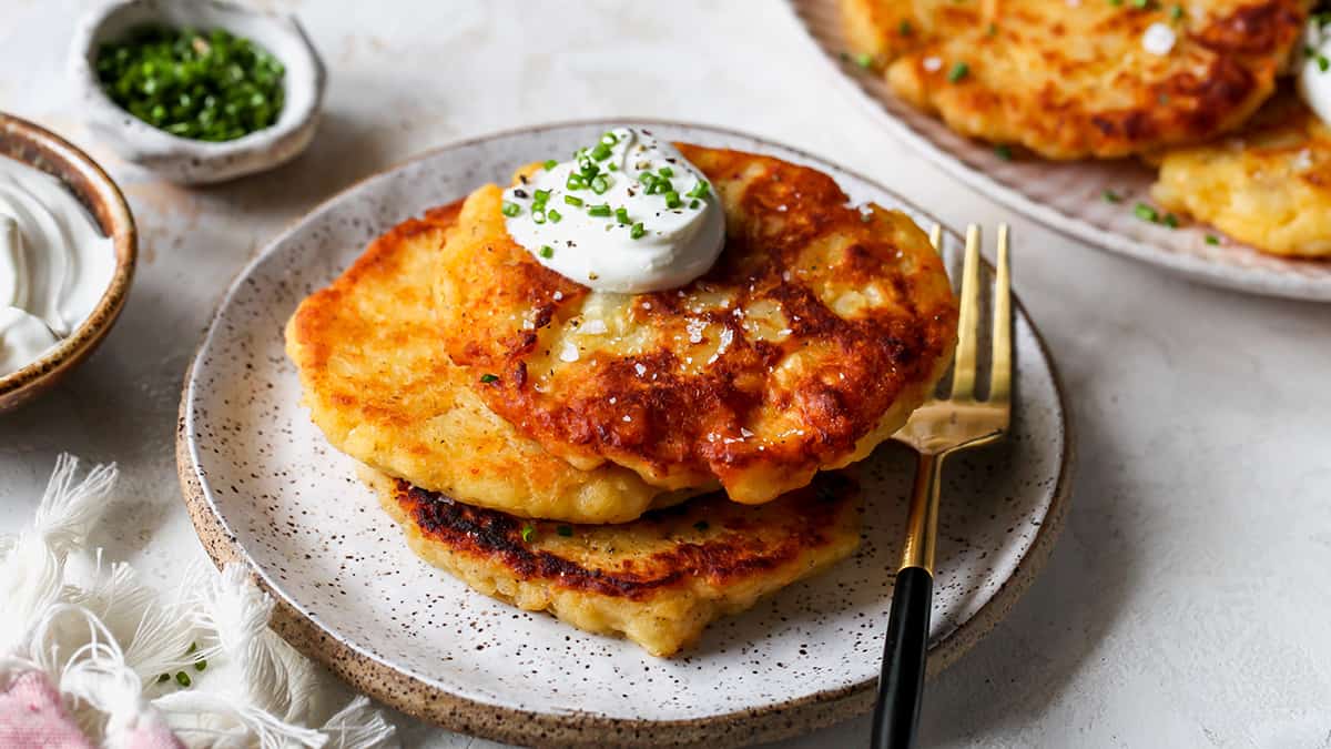 https://joyfoodsunshine.com/wp-content/uploads/2021/11/potato-pancakes-recipe-16x9-1.jpg