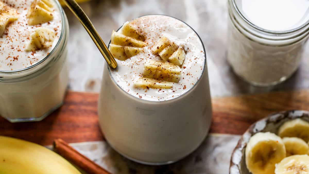 https://joyfoodsunshine.com/wp-content/uploads/2022/01/banana-smoothie-recipe-16x9-1.jpg