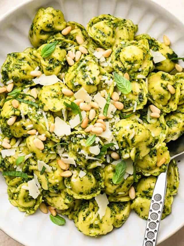 PESTO TORTELLINI RECIPE STORY JoyFoodSunshine   Cropped Pesto Tortellini Recipe 16x9 1 