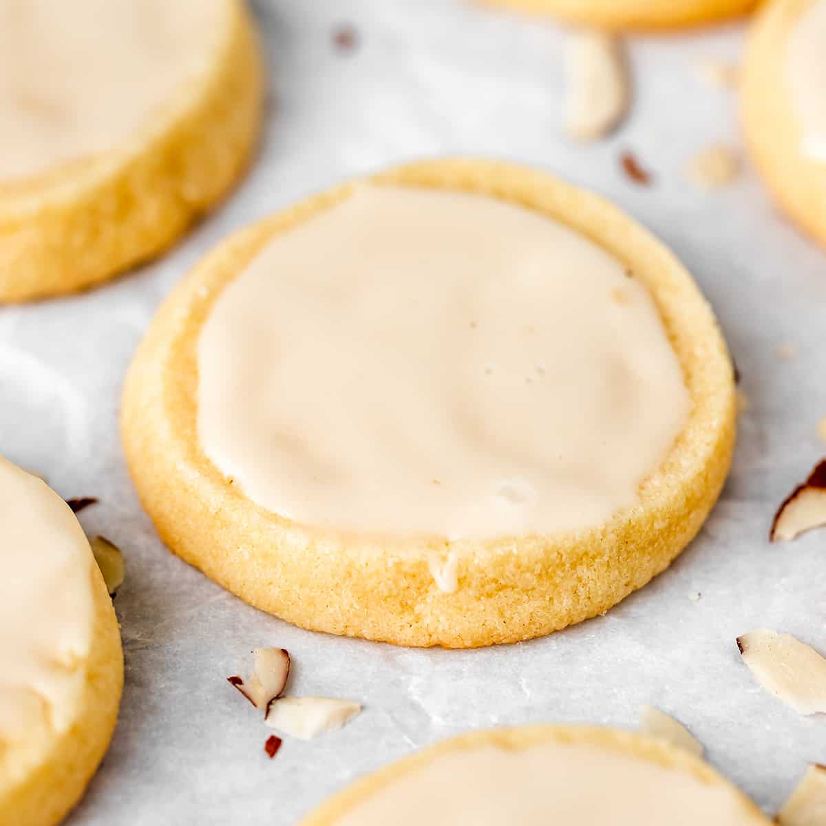 3 Almond Cookies with glaze