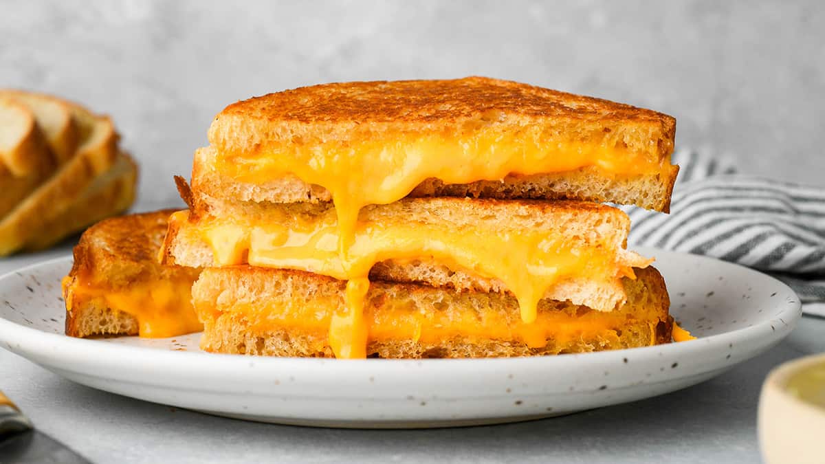 https://joyfoodsunshine.com/wp-content/uploads/2023/10/best-grilled-cheese-sandwich-recipe-16x9-1.jpg