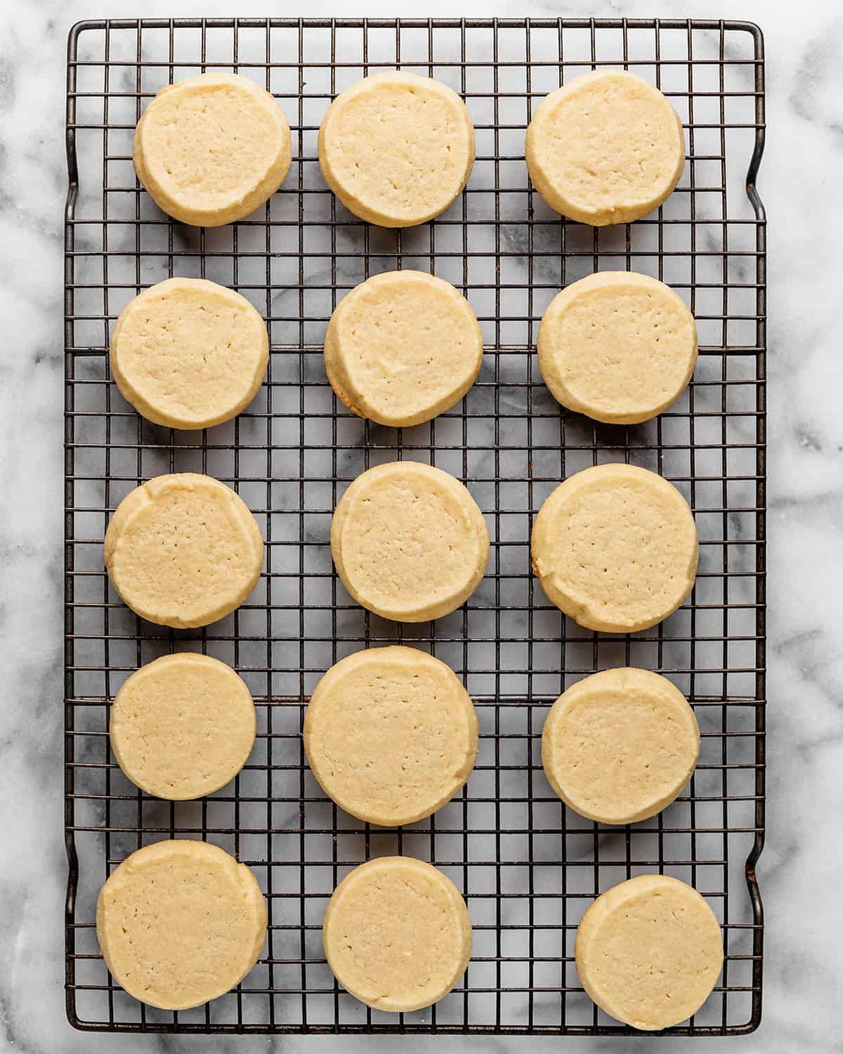 15 almond cookies on a wire cooling rack