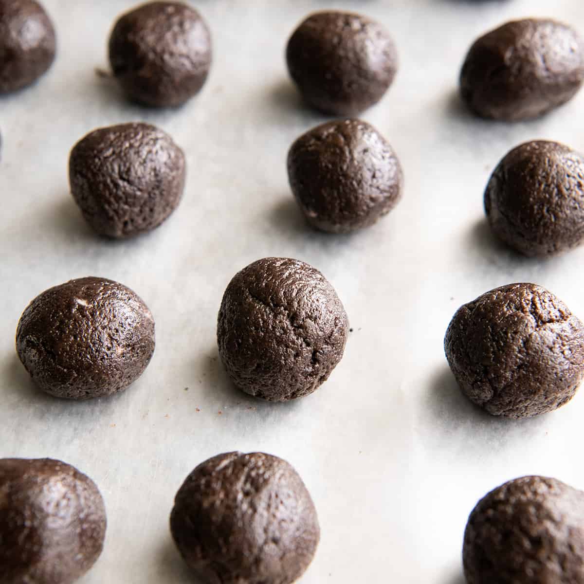 How to Make Oreo Balls - rolled balls on a baking sheet to freeze
