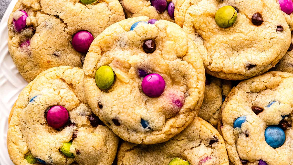 https://joyfoodsunshine.com/wp-content/uploads/2023/12/m-and-m-cookies-recipe-16x9-1.jpg