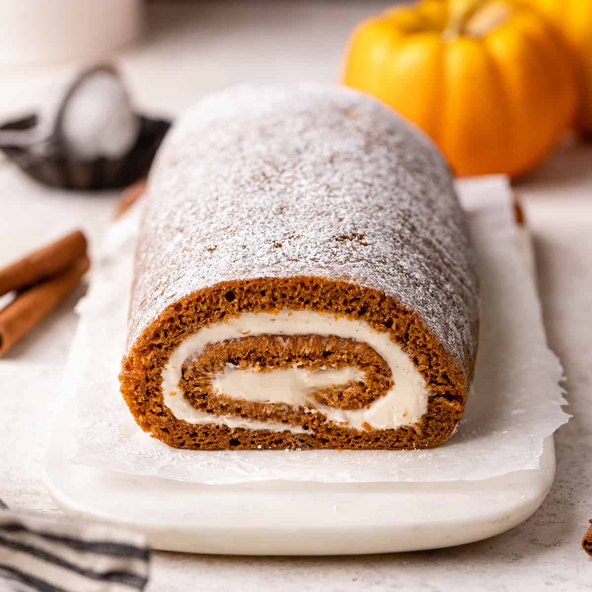 Best Thanksgiving Recipes pumpkin roll cake