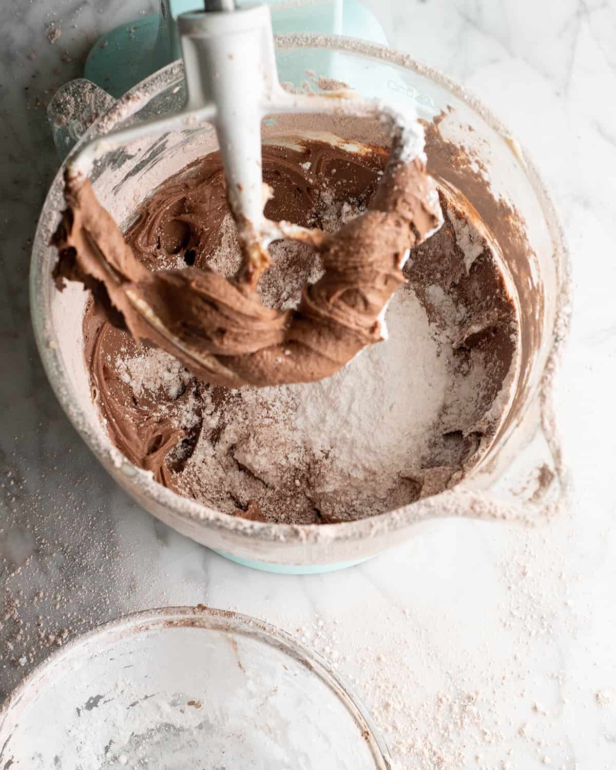 how to make chocolate frosting - adding milk, vanilla and dry mixture