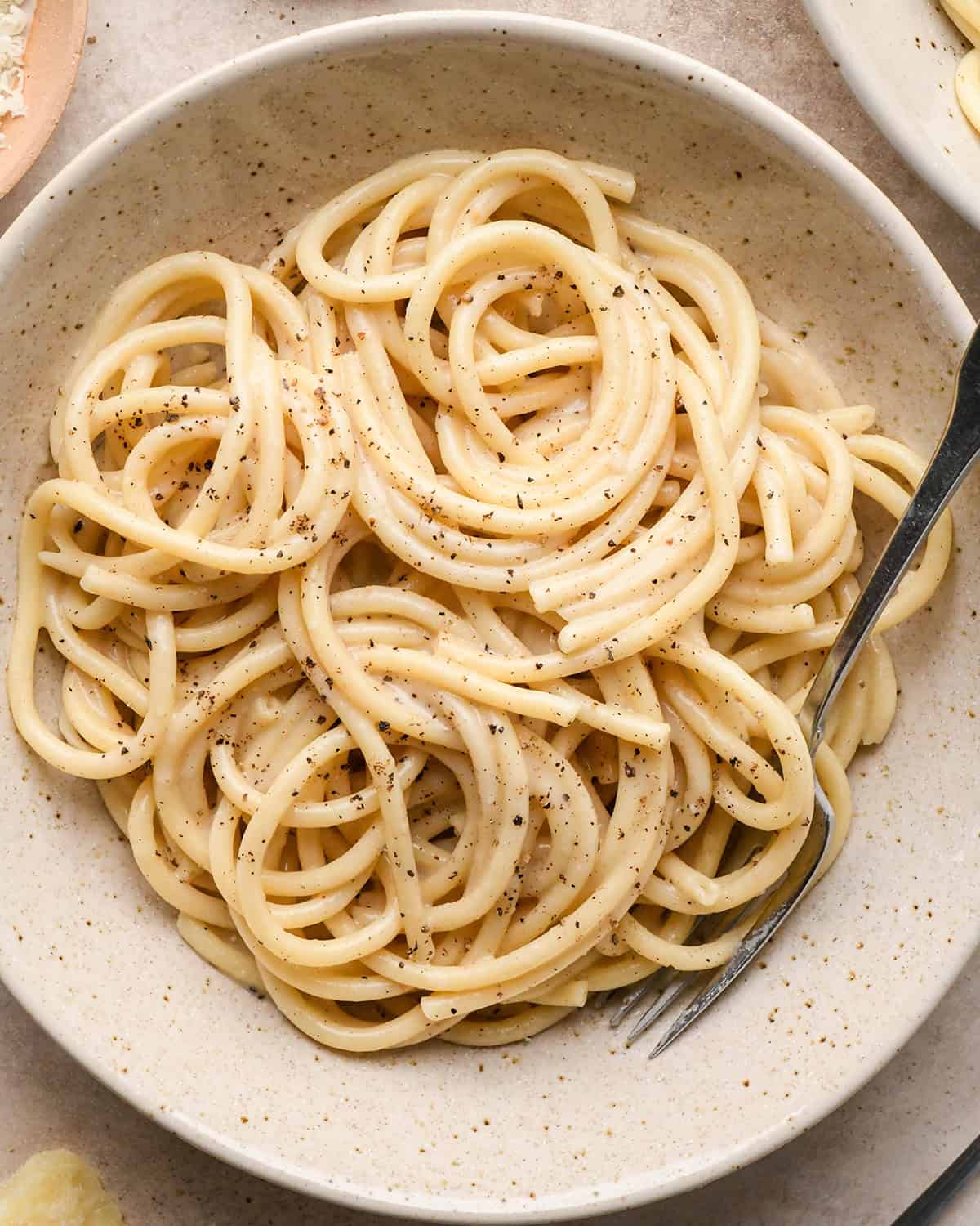 Cacio e Pepe Pasta in a bowl 