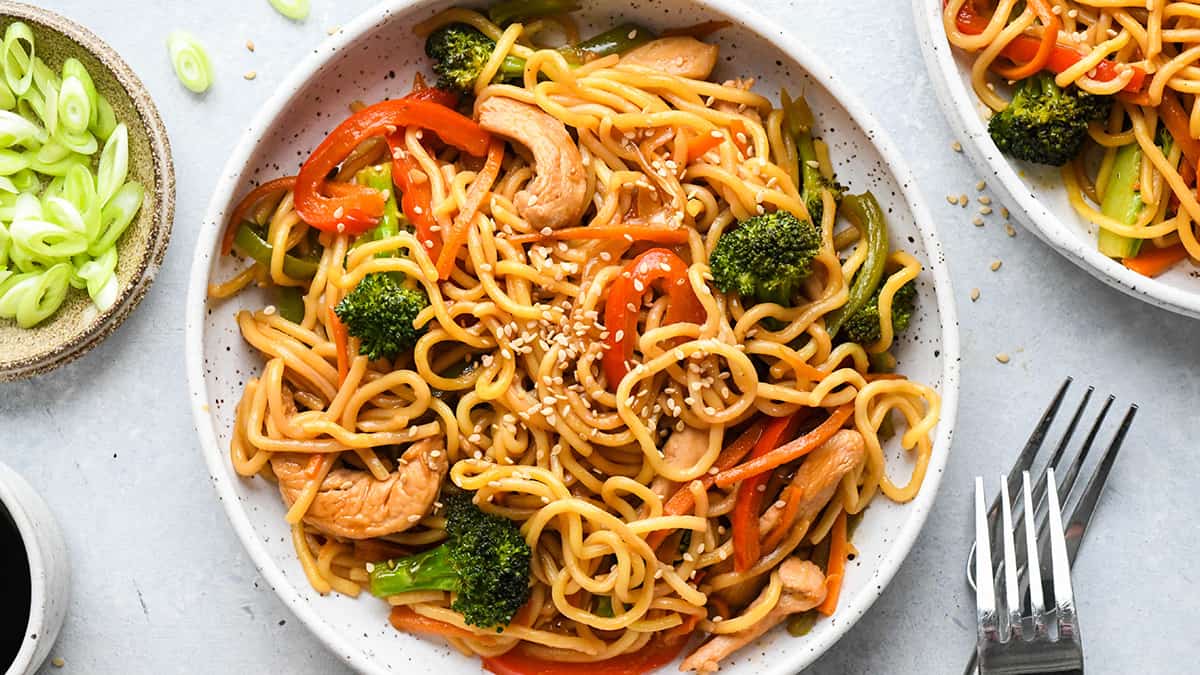 Chicken Lo Mein - JoyFoodSunshine