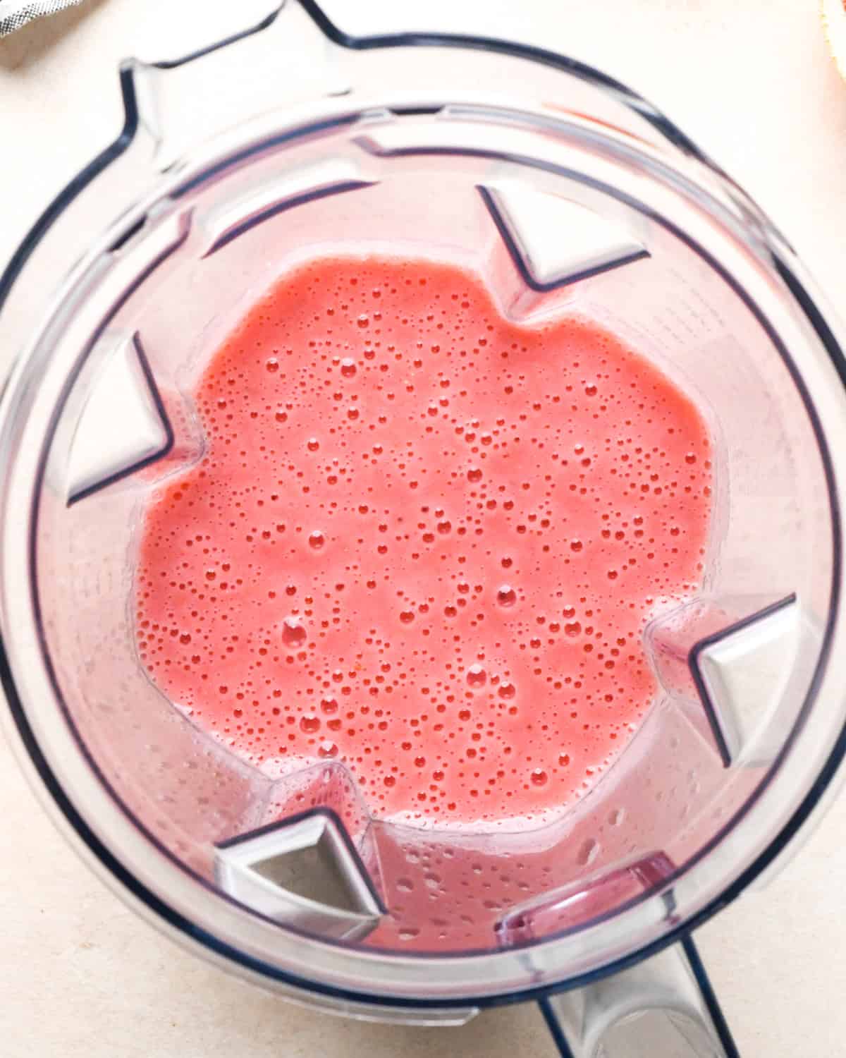 making a grapefruit smoothie: overview photo of all the ingredients after blending them together.