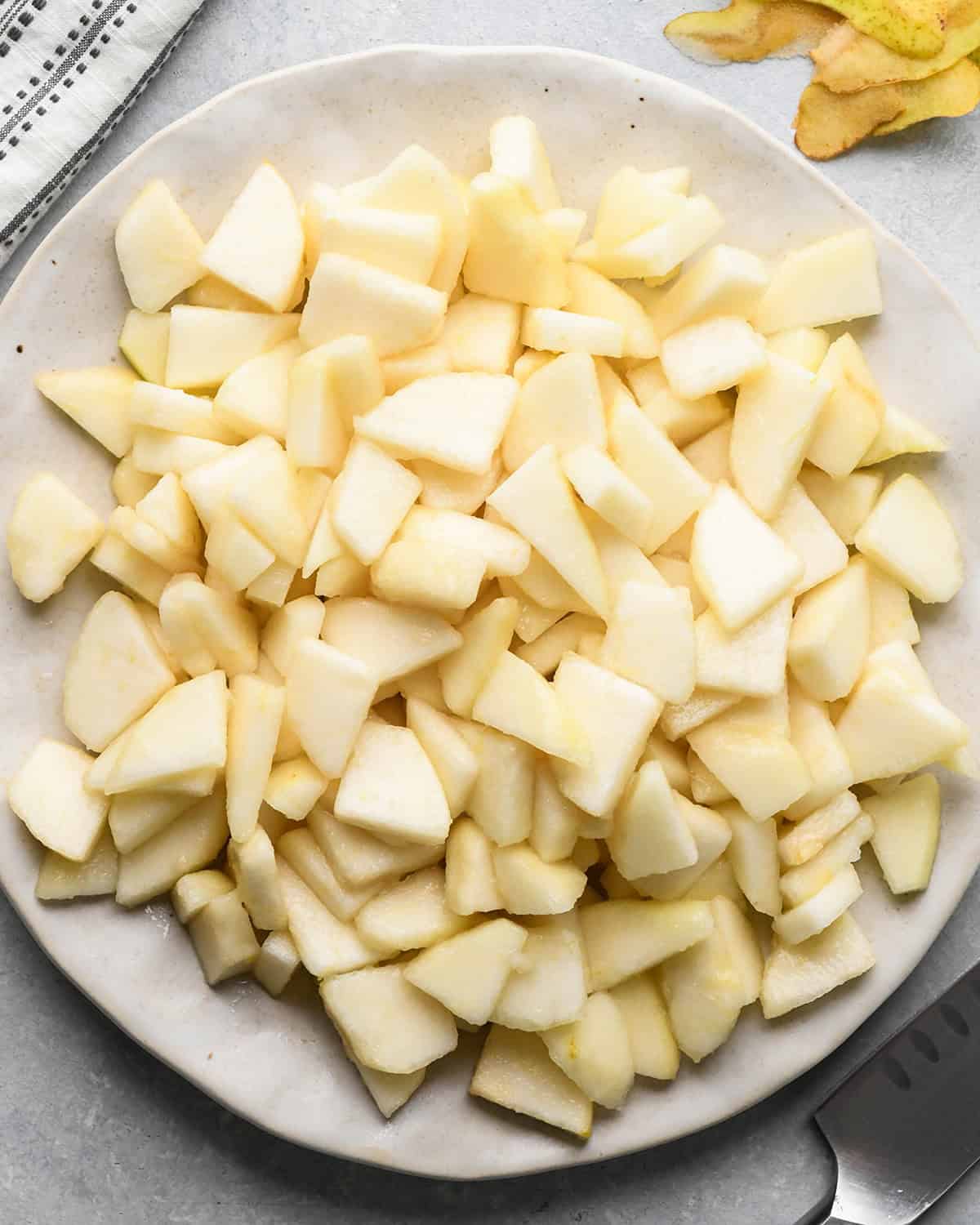 How to Make Pear Pie - sliced pears in a bowl