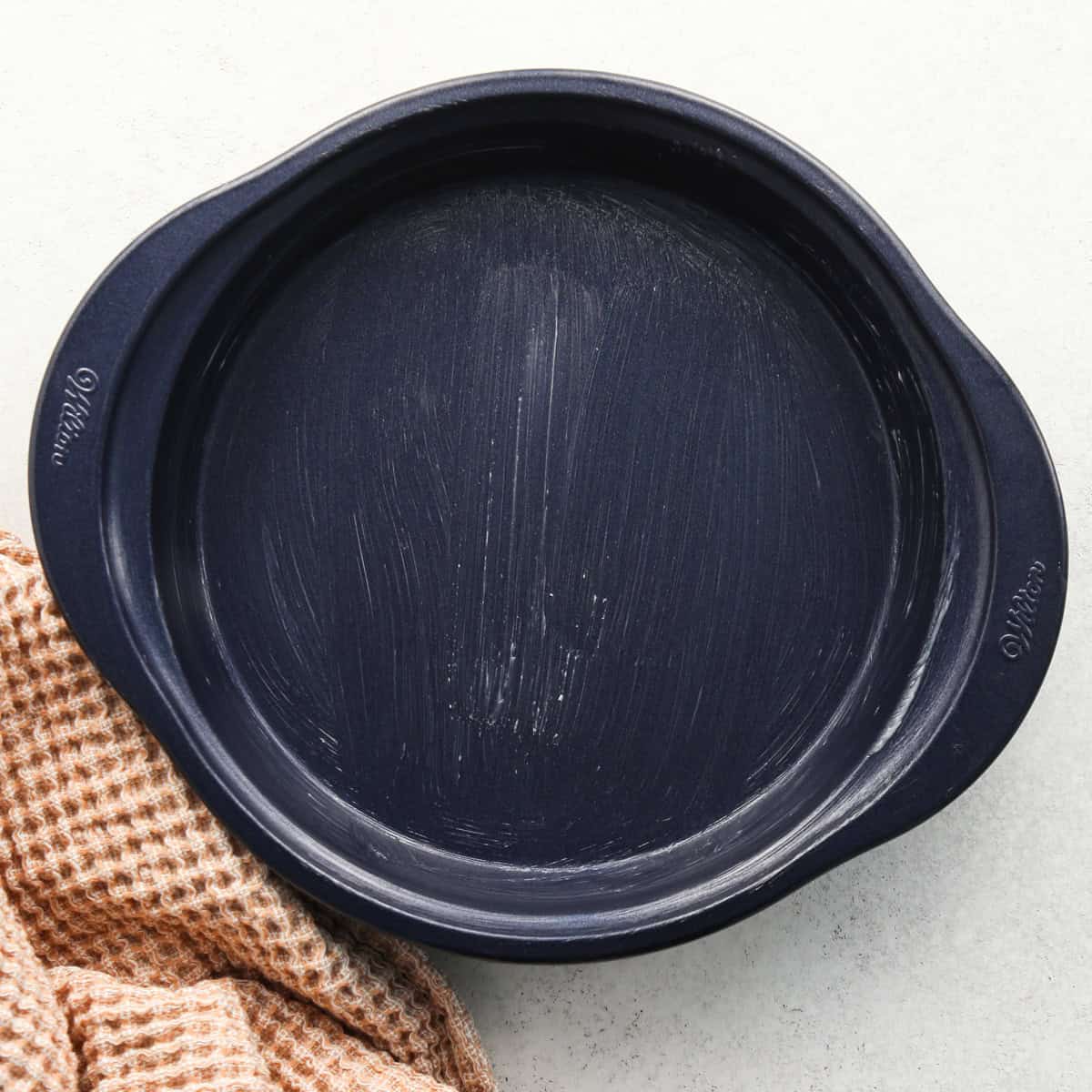 a greased 9" round baking dish