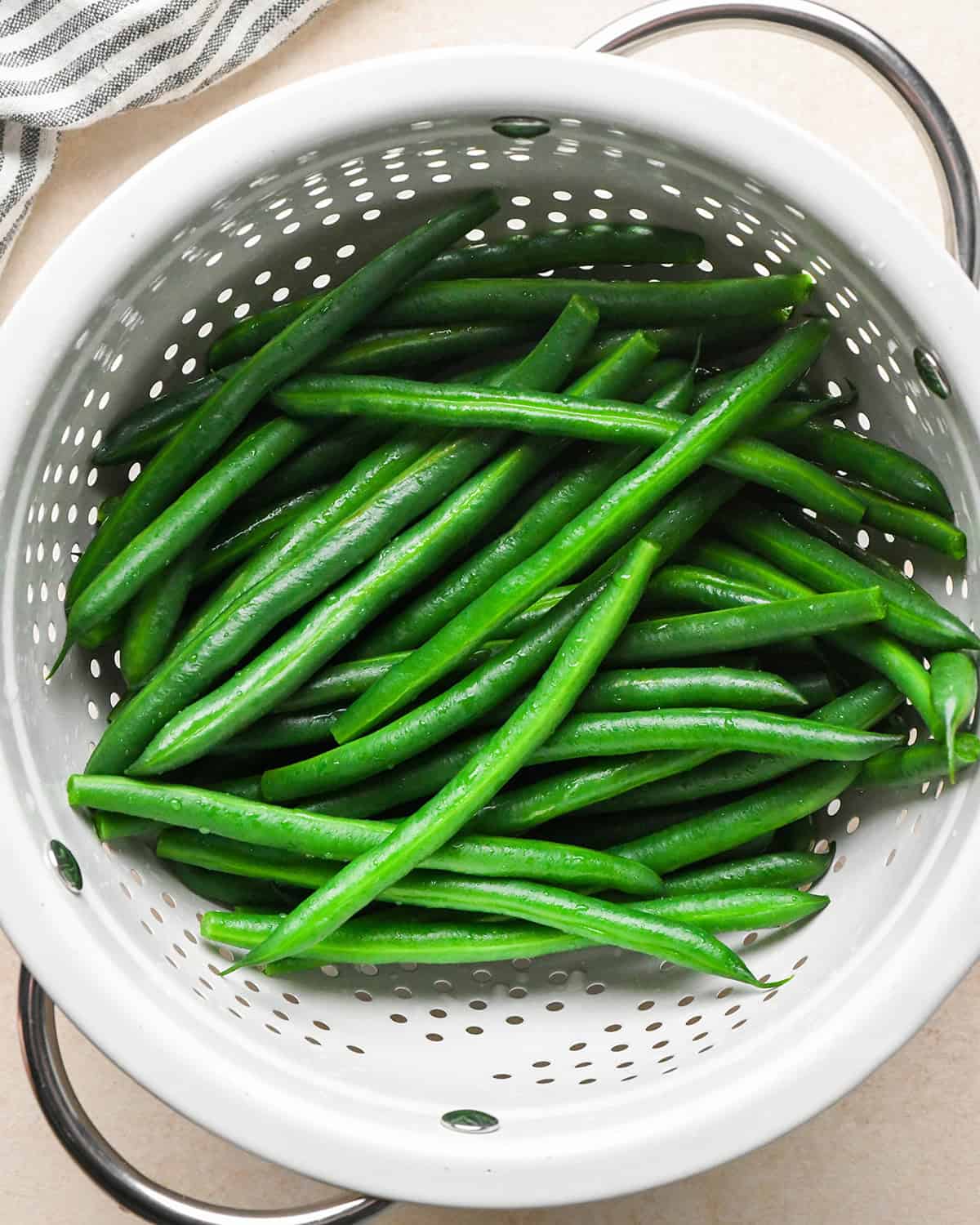green beans in a colander