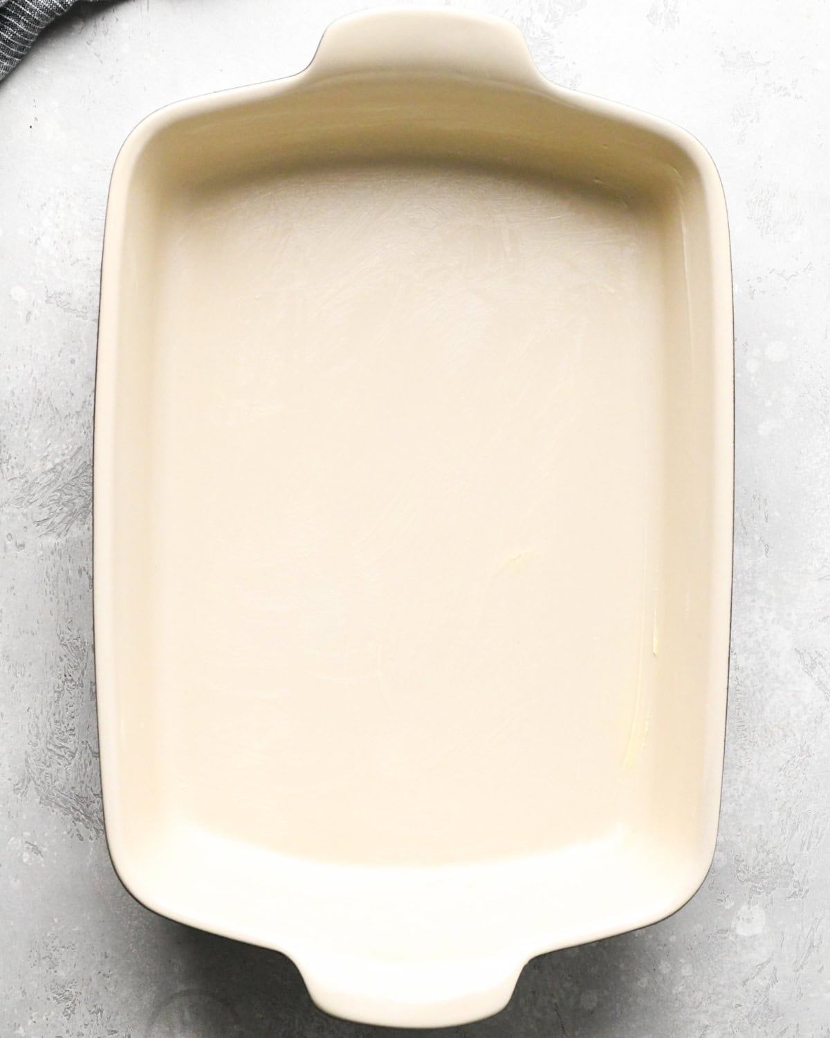 a greased 9x13 inch ceramic baking dish