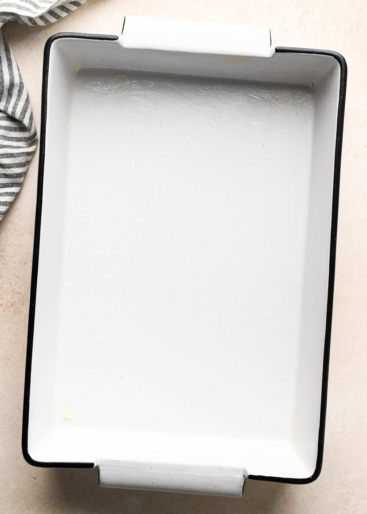 a greased white and black baking dish 9x13" to make sweet potato gratin