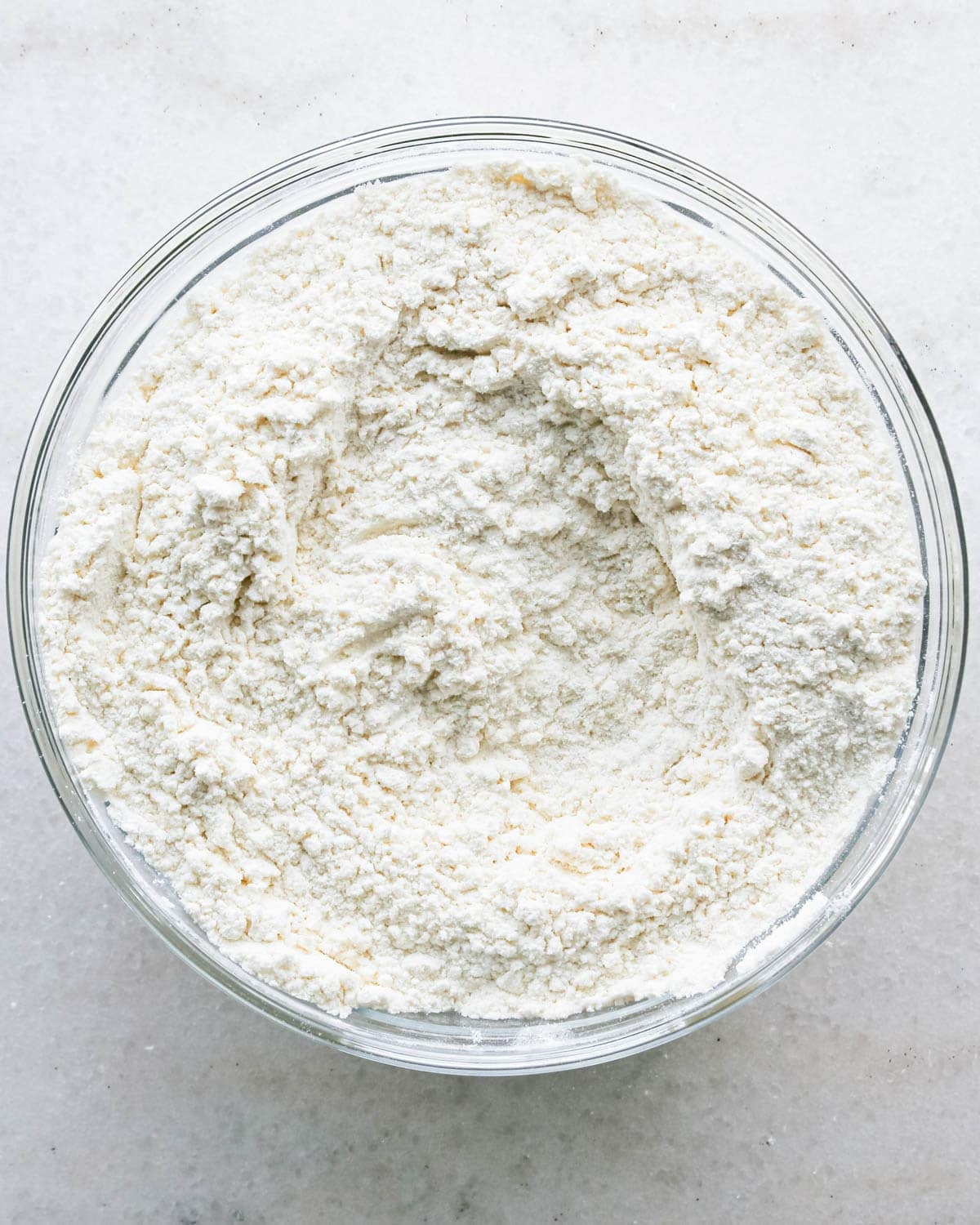 making strawberry cake - flour mixture in a glas sbowl